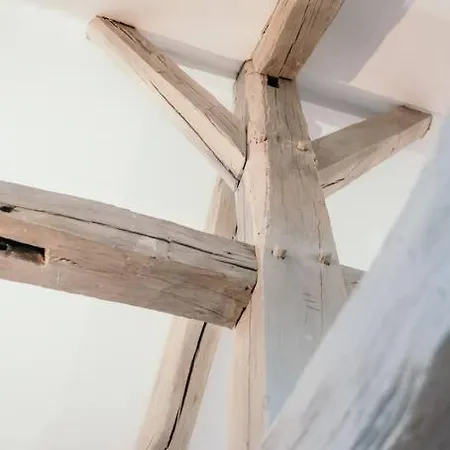 Διαμέρισμα De *